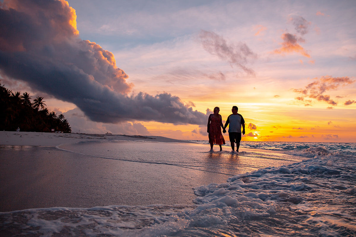 Pareja casada en playa de Cancún